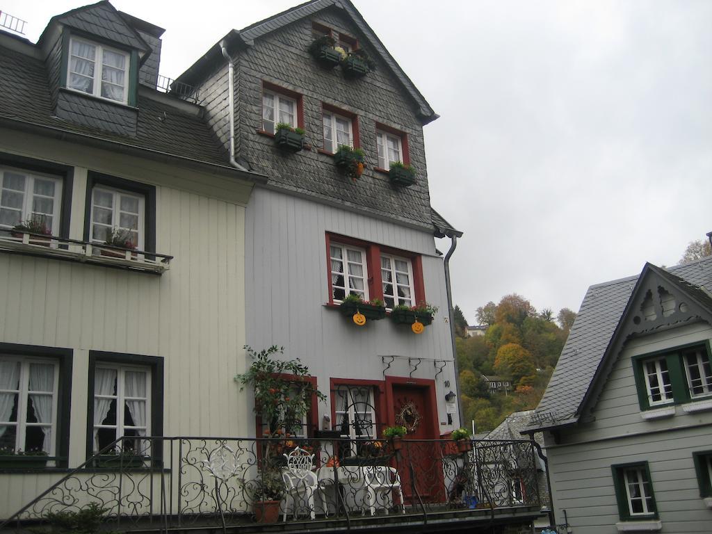 Gaestehaus Luise Bed & Breakfast Monschau Bagian luar foto