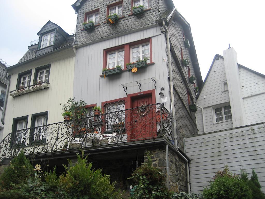 Gaestehaus Luise Bed & Breakfast Monschau Bagian luar foto